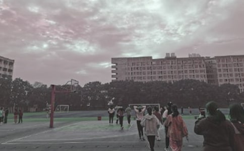 �ٳ��ϵĽ�ѧ��˼