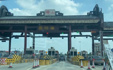 ���ڶԼ�ʻӪ�˿ͳ�����Ļ������ڸ��ٹ�·������ͣ���Ŀۼ���