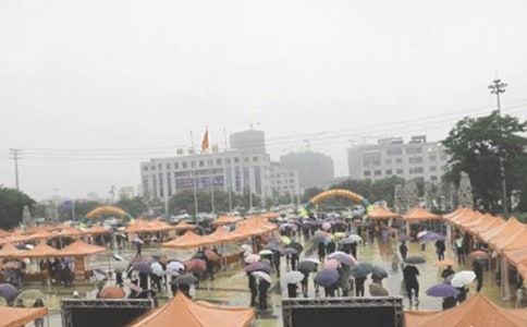 ��Ƹ���쵼�����Ľ�����